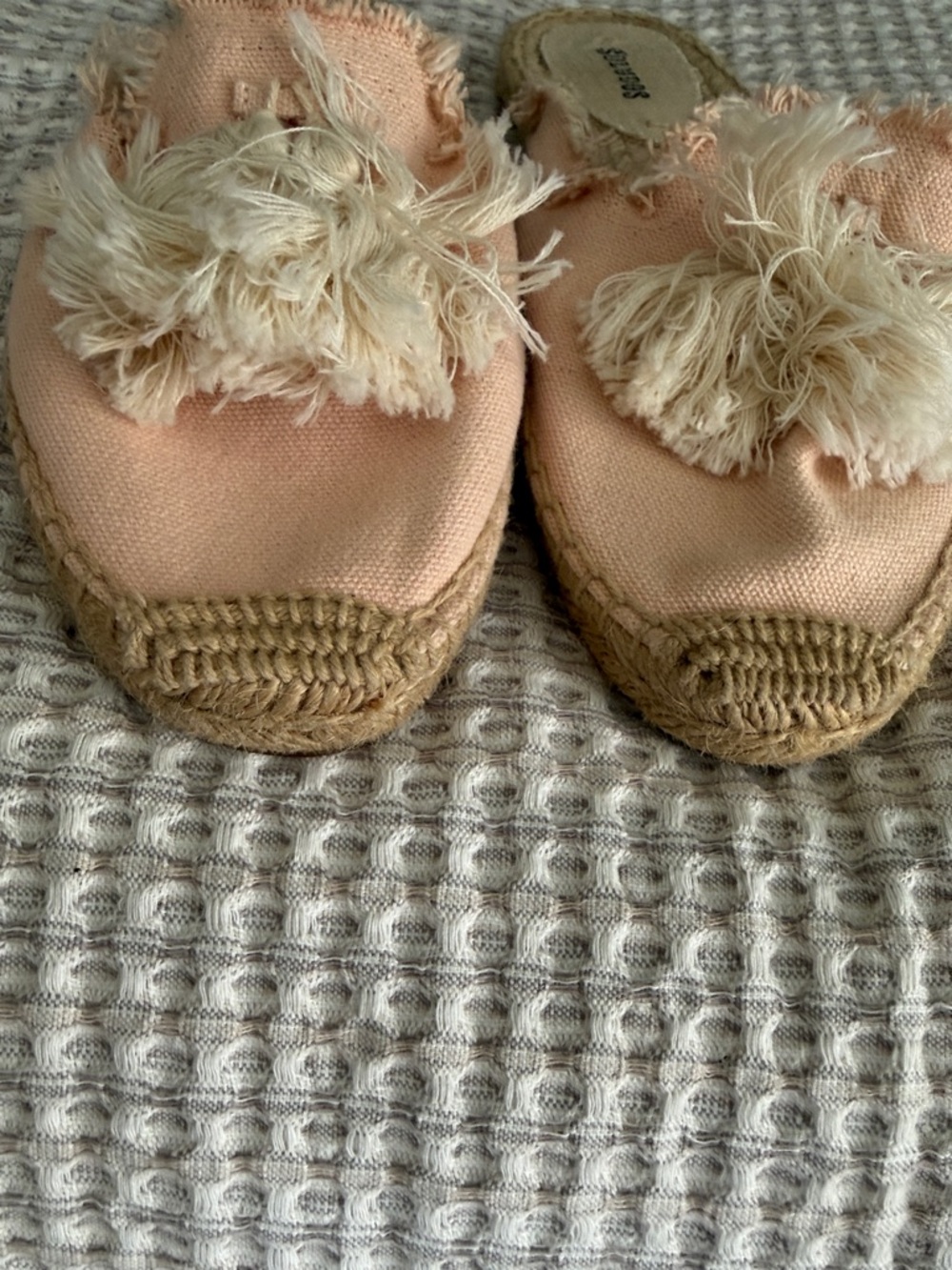 Soludos Peach Canvas Espadrille Slip-Ons with Cream Fringe tassels. Size 7 - Picture 5 of 5